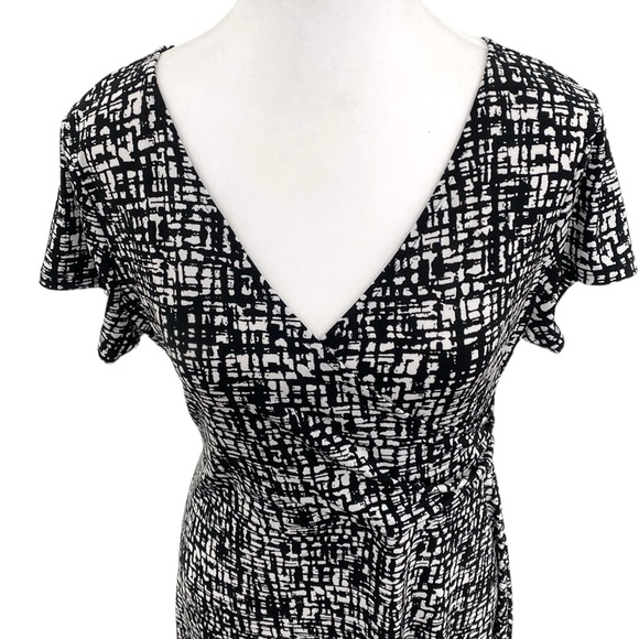 Kaileigh Black White Shortsleeved Wrinkle Free Dress - Picture 2 of 6
